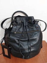 Balenciaga 巴黎世家 全真皮材質 機車包 手提包 肩背包 休閒斜背 黑金 配色，size24cm，特價出 金釦 97新 附 背帶跟鏡子 歷史價格詳細信息