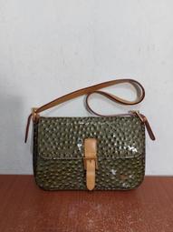 Balenciaga 巴黎世家 全真皮材質 機車包 手提包 肩背包 休閒斜背 黑金 配色，size24cm，特價出 金釦 97新 附 背帶跟鏡子 歷史價格詳細信息