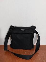 Prada 尼龍羊皮兩用包。背帶有重新送修，可正常使用，售出不退換貨，請考慮清楚再訂購 歷史價格詳細信息