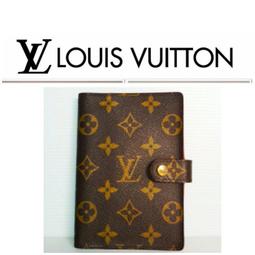 LV*本款 Double 卡夾釋放 Monogram Shadow 皮革的典雅魅力。尺寸：11 x 7 x 1.5 厘米 歷史價格詳細信息
