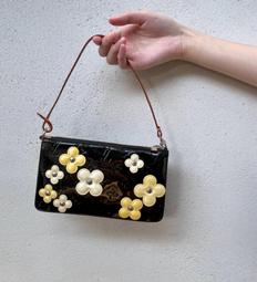 「JL精品代購」 ????????日本中古屋Lv限量漆皮花朵麻將包 價格比較,價格查詢,歷史價格詳細信息