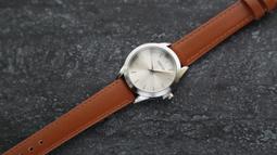 西班牙nafisa百搭韓風時尚 都會風格 優雅女孩 金色錶殼 造型石英錶粉紅色真皮面錶帶 歷史價格詳細信息