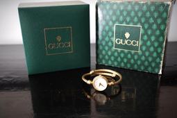 Gucci 白色錶面 銀色錶帶 蝴蝶扣 石英手錶 歷史價格詳細信息