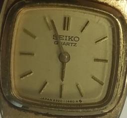 復古金色茱萸花朵胸針高檔女胸花別針鎏金高級感精緻固定衣服配飾 歷史價格詳細信息