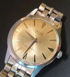 Jeweled Gold Cross With Tassles 歷史價格詳細信息