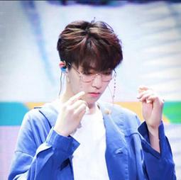 網紅同款手工點鑽捏褶發窟韓國高顱頂百搭黑色系水鑽緞面褶皺發箍 歷史價格詳細信息