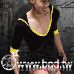 ｜衝低價達人｜BODYFITIN'《型男低腰後空提臀運動三角泳褲(10號白)》【 L 】 歷史價格詳細信息