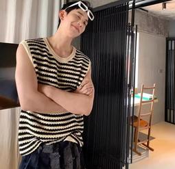 條紋針織無袖背心男女 2024新款獨特別緻短版上衣男 外穿復古鏤空潮牌上衣 歷史價格詳細信息