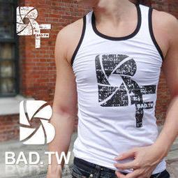 壞男BF《型男超舒適彈性條紋低領印花背心-紅黑)》【M / L / XL】(訂購後我們再與您確認顏色尺寸)(短袖、上衣、內衣、潮T、服飾) 歷史價格詳細信息