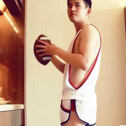 男生居家運動背心吊帶連身衣性感提臀彈力緊身白色打底衫免穿內褲 歷史價格詳細信息