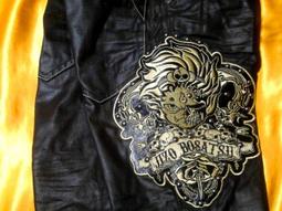 【帥哥王】BLUE WAY鬼洗 閻魔地藏小王 鎖鏈骷髏頭大圖騰皮質刺繡鉚釘深藍刷洗直筒褲32腰原4980只要3386元 歷史價格詳細信息