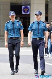 【預售】韓國東大門helder春季新款純色木耳邊翻領長袖襯衫 歷史價格詳細信息