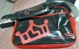 ╭★㊣ 七成新 亮面櫻桃紅 休閒 斜背包/側背包【HUANG】14-37-27公分 表面漆稍有脫落 特價 $149㊣★╮ 價格比較,價格查詢,歷史價格詳細信息