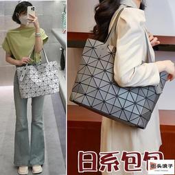 菱格手提托特包女生包包 女手提包 女幾何夜光水桶包 百搭菱格斜挎包 百變折疊斜跨包包 水餃包ST11021109 流行 歷史價格詳細信息