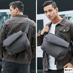 男用側背包 帆布男包 郵差包 斜背包官網潮流斜背包男皮質潮牌斜背包學生跨包韓版背包男小包包潮--麥包包 歷史價格詳細信息
