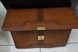 Valentio 公事包中容量主袋內二隔層可A4資夾進口防水防刮牛皮底部防磨損釦 歷史價格詳細信息