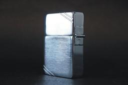 ZIPPO 1935 Three side arabesque G 1935復刻斜角藤蔓花紋(燻黑金)防風打火機 歷史價格詳細信息