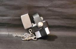 ONE*$1~日本製*Douglass道格拉斯*芝加哥型 『伸臂-自動彈射』淺咖啡色蜥蜴皮*實心不銹鋼*蝕刻 歷史價格詳細信息