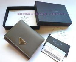 PRADA 三角牌Logo粒紋牛皮對開8卡短夾(黑色) 2MO513 2CB2 F0002 歷史價格詳細信息