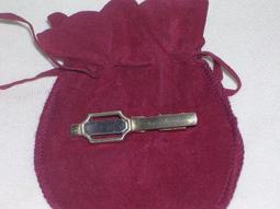 Dior CD 別針 VIP積分贈品禮 迪奧精緻胸針徽章 禮盒 服裝配飾 素素百搭好氣質 簡單高級???? 歷史價格詳細信息