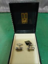 【DAKS】燙金LOGO牛皮細格紋雙層壓釦長夾(深咖啡) 歷史價格詳細信息