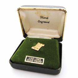 Vintage 12k Gold Filled marked Cross Pendant with Heart 1&quot; Dainty 歷史價格詳細信息