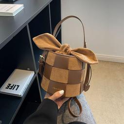 復古小眾設計圓筒包包女2022新款大容量枕頭包真皮單肩斜揹包 歷史價格詳細信息