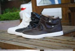 【 日韓流行 白底多顆草莓 零錢包 鑰匙包 收納包 化妝包 】清新粉嫩 拉鍊短款收納。新品現貨特價出清。可裝任何小物包。 歷史價格詳細信息