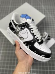 耐吉 KAWS x Nike Air Jordan 4 Retro "Kaws Black"暴力熊黑 夜光底 籃球鞋 歷史價格詳細信息