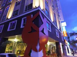 【永弘YOYO預約式訂房】淡水福格大飯店~2024平日豪華溫馨房，含2客早餐每晚$3068元起 歷史價格詳細信息