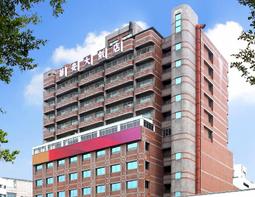 【永弘YOYO預約式訂房】高雄晶英國際行館~2024限定專案，御典侶驛含2客早餐每晚$6568元起 歷史價格詳細信息