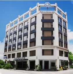 【永弘YOYO預約式訂房】蘭桂坊花園酒店~2024平日雅緻雙人房含2客早餐，每晚$2768元起 歷史價格詳細信息