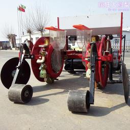 先鋪膜後播種的花生種植機 覆膜花生播種機 免破膜花生點播機 歷史價格詳細信息