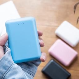【現貨】迷你 行動電源 行動充 自帶四線 大容量10000mAh 2.1A快充 強光燈 便攜 電量顯示 隨充 情人節禮物 歷史價格詳細信息