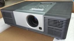 BenQ劇院用高階投影機，DLP晶片，型號PE7700 ,720P,內含原廠燈泡組壽命餘70% 歷史價格詳細信息