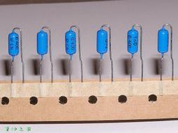 【電 容】荷蘭 PHILIPS 6.8pF / 100V +/-0.25pF 銀膜電容〔683〕 歷史價格詳細信息