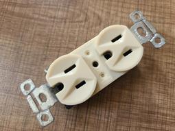 拜仁BRYANT古董旗艦級插座 Bryant插座 關聯荷寶拜268 歷史價格詳細信息