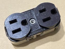 美國荷寶古董電木插頭插座。如圖所示，成色算不錯，插座上面面板5025 歷史價格詳細信息