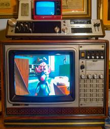 復古電視機音響ins風桌面無線音箱手機支架學生追劇神器 歷史價格詳細信息