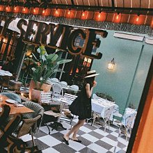 小蜜蜂草帽英倫大帽簷平頂帽禮帽海邊沙灘遮陽防曬度假帽子女士夏季 歷史價格詳細信息