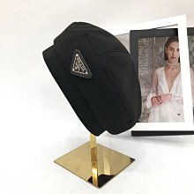 Prada 秋冬男士胸前小標字母休閒連帽外套 防風外套 夾克，胸前經典品牌logo字樣，夾層薄棉設計，精品細節無可挑剔、休閒百搭！ 歷史價格詳細信息