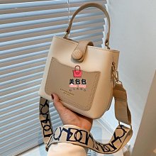 女生斜肩包 女士單肩包 氣質法式優雅斜背包斜挎包 百搭休閒都市通勤高級多隔層女包包 韓版質感洋氣簡約媽媽包 歷史價格詳細信息