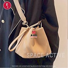 褶皺斜揹包 軟皮單肩托特包 素色復古手提包 大容量水桶包 百搭洋氣通勤大容量包包女 腋下托特包--麥包包 歷史價格詳細信息