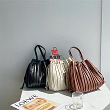 【褶皺水桶側背包/斜背包】已斷。好貨!!獨家珍藏款???? ☆優月皺褶專賣三宅一生風◇泰國包包☆摺衣‧褶衣‧折衣‧褶皺MEPP。獨家不退 歷史價格詳細信息