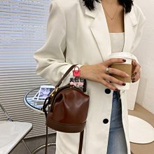 水桶包 包包 單肩包 洋氣  側背包 肩背包 斜背包 斜跨包 休閒包 女生包包 手機包 小包包 流行 歷史價格詳細信息