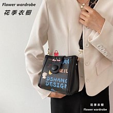 --新款包包女時尚小眾設計包包女23新款高級感單肩鏈條包ins斜挎小方包 歷史價格詳細信息