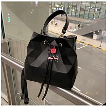 包包女小眾菱格抽帶幾何水桶包斜挎包女❤百搭潮手提單肩包 流行 精品 價格比較,價格查詢,歷史價格詳細信息