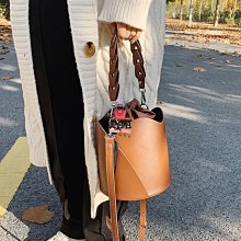 小眾設計流行復古斜挎包 氣質質感洋氣女士手提包 韓版時尚女生單肩包 簡約都市日常大氣撞色水桶包 百搭休閒手提包 歷史價格詳細信息