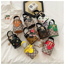 2022春夏季新款休閒斜挎運動包時尚防水牛津布圓筒包男女通用包潮 歷史價格詳細信息