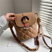 新款精品 霸氣網紅寶石韓版潮人戒指男 搖滾嘻哈時尚男士鈦鋼單身食指環 飾品-鴻運飾品 歷史價格詳細信息